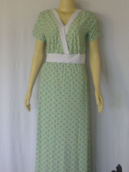 vestido longo transpassado em duas cores